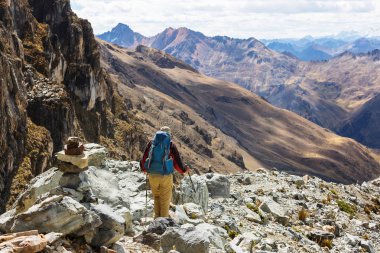 Cordillera dağlarında yürüyüş sahne