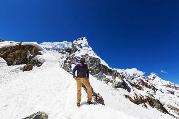 Túrázás hegyekben Cordillera jelenet — Stock Fotó