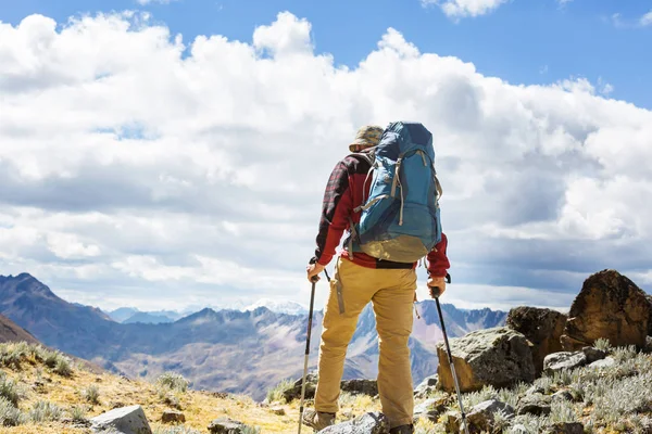 Cordillera dağlarında yürüyüş sahne