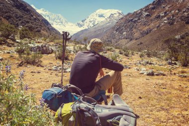 Cordillera dağlarında yürüyüş sahne