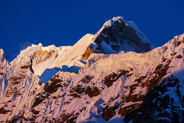 Güzel Dağlar Manzarası
