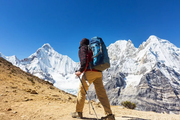 Wandelen scène in Cordillera bergen — Stockfoto