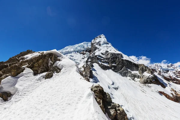 Paisaje de hermosas montañas — Foto de Stock