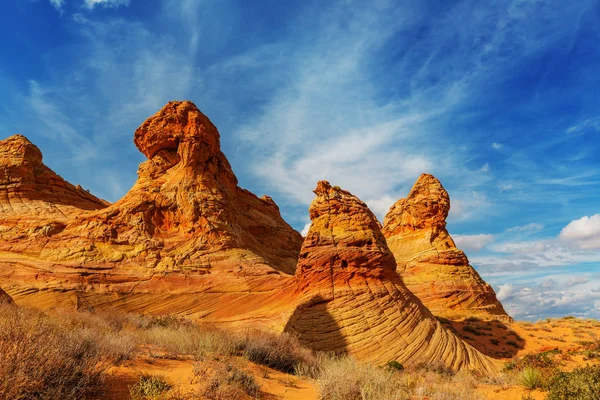 주홍 색 절벽의 코요테 Buttes — 스톡 사진