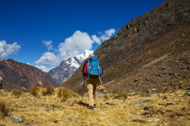 Cordillera dağlarında yürüyüş sahne