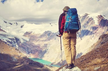 Cordillera dağlarında yürüyüş sahne