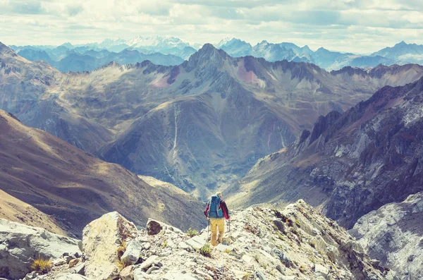 Pěší turistika scéna v pohoří Cordillera — Stock fotografie