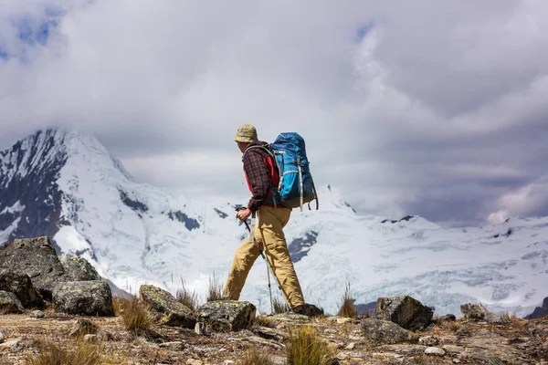 Wandelen scène in Cordillera bergen — Stockfoto