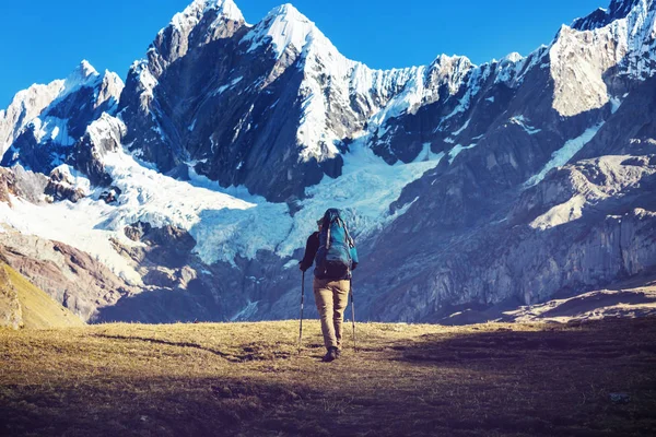 Cordillera dağlarında yürüyüş sahne