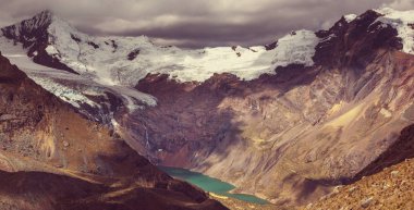 Güzel dağlarının Cordillera yükseltisidir manzarada 