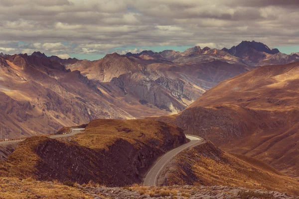 Huayhuash 山脈の美しい山の風景 — ストック写真