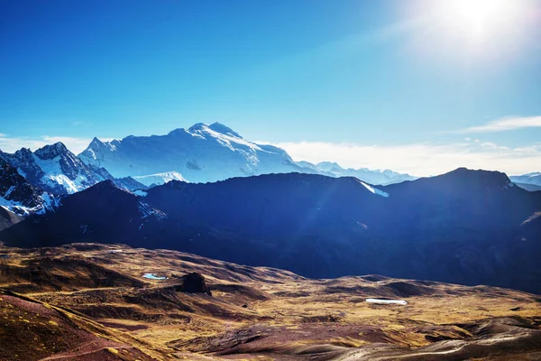 美丽的山脉景观在科迪勒拉瓦 — 图库照片