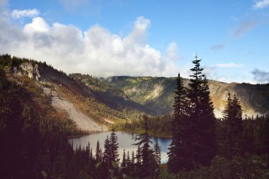 Serenity Gölü dağlarda