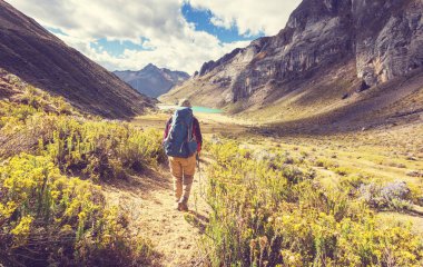 Cordillera dağlarında yürüyüş sahne