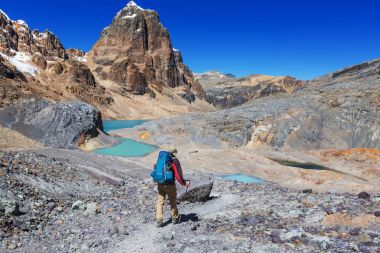 Cordillera dağlarında yürüyüş sahne