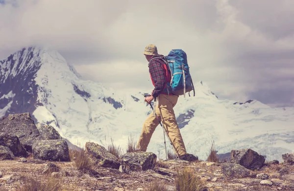 Pěší turistika scéna v pohoří Cordillera — Stock fotografie