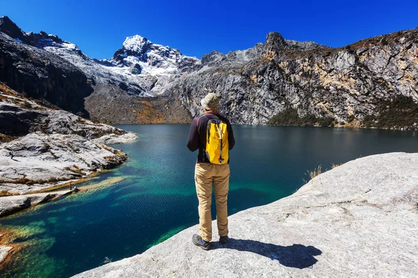 Wandelen scène in Cordillera bergen — Stockfoto