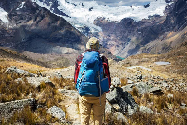 Wandelen scène in Cordillera bergen — Stockfoto