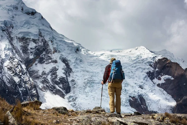 Túrázás hegyekben Cordillera jelenet — Stock Fotó