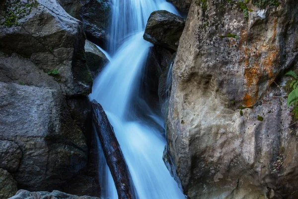 Hermosa cascada en canada —  Fotos de Stock