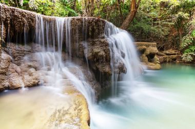 Yağmur ormanlarında, Kanchanaburi il güzel şelale 
