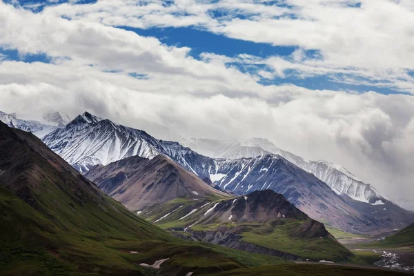 Pittoreska bergen i Alaska — Stockfoto