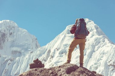 Cordillera dağlarında yürüyüş sahne