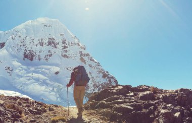Cordillera dağlarında yürüyüş sahne