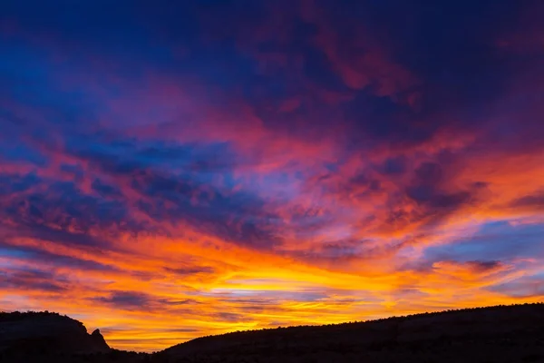 Мальовничі барвисті захід сонця — стокове фото