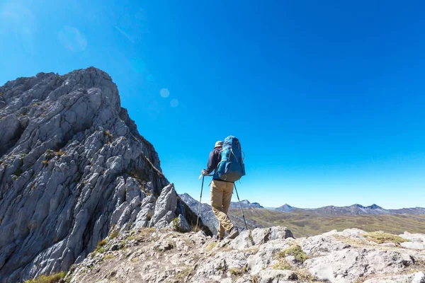 Scène de randonnée dans les montagnes de la Cordillère — Photo