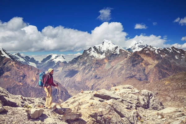 Escena de senderismo en las montañas Cordillera —  Fotos de Stock