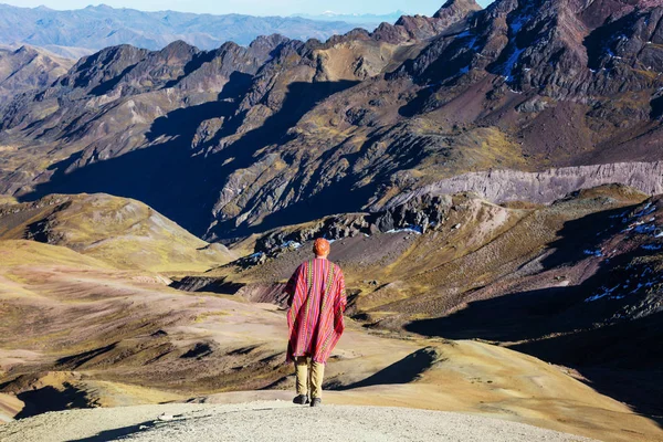 Escena de senderismo en Vinicunca, Región del Cusco, Perú — Foto de Stock