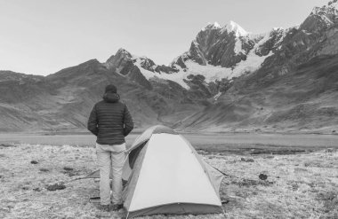 Cordillera dağlarında yürüyüş sahne