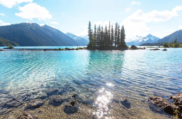 Wandeling naar de turquoise wateren van pittoreske Garibaldi Lake — Stockfoto