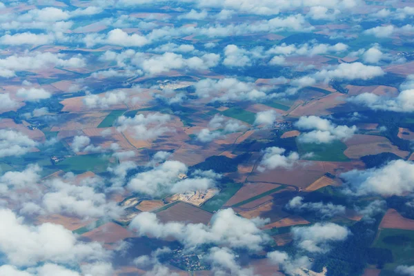 Luftaufnahme von Flugzeugen, die in großer Höhe fliegen — Stockfoto