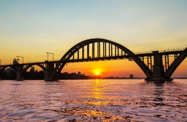 Dnepropetrovsk şehirde güzel gün batımı