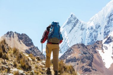 Cordillera dağlarında yürüyüş sahne