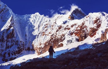 Cordillera dağlarında yürüyüş sahne