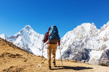 Cordillera dağlarında yürüyüş sahne