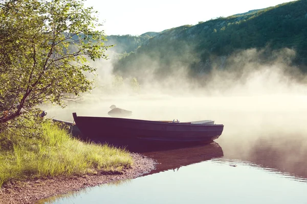 Malebné horské jezero — Stock fotografie