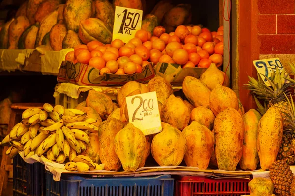 Diverse Outdoor Fruitmarkt — Stockfoto