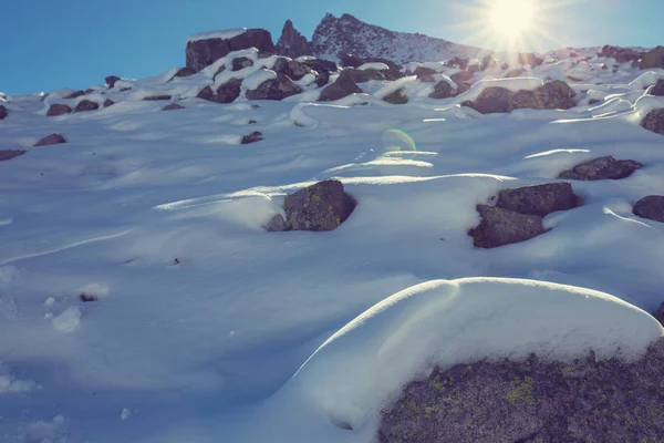 눈이 덮여 산 — 스톡 사진