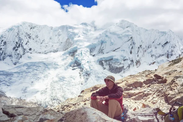 Cordillera dağlarında yürüyüş sahne