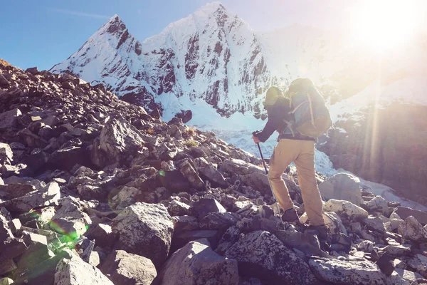 Pěší turistika scéna v pohoří Cordillera — Stock fotografie