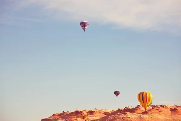 青空の風光明媚なビューでバルーンします — ストック写真