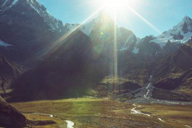 Cordillera Huayhuash, Peru, Güney Amerika 'daki güzel dağ manzaraları 
