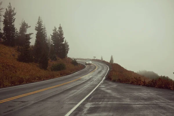 山の風光明媚な道路 — ストック写真