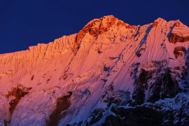 Cordillera Huayhuash, Peru, Güney Amerika 'daki güzel dağ manzaraları 