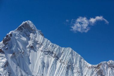 Cordillera Huayhuash, Peru, Güney Amerika 'daki güzel dağ manzaraları 