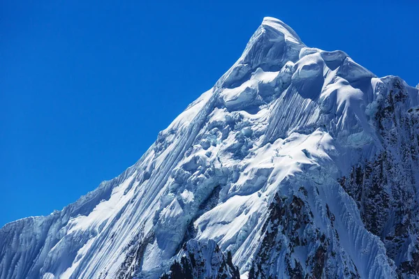 コーデレラの美しい山の風景Huayhuash ペルー 南アメリカ — ストック写真